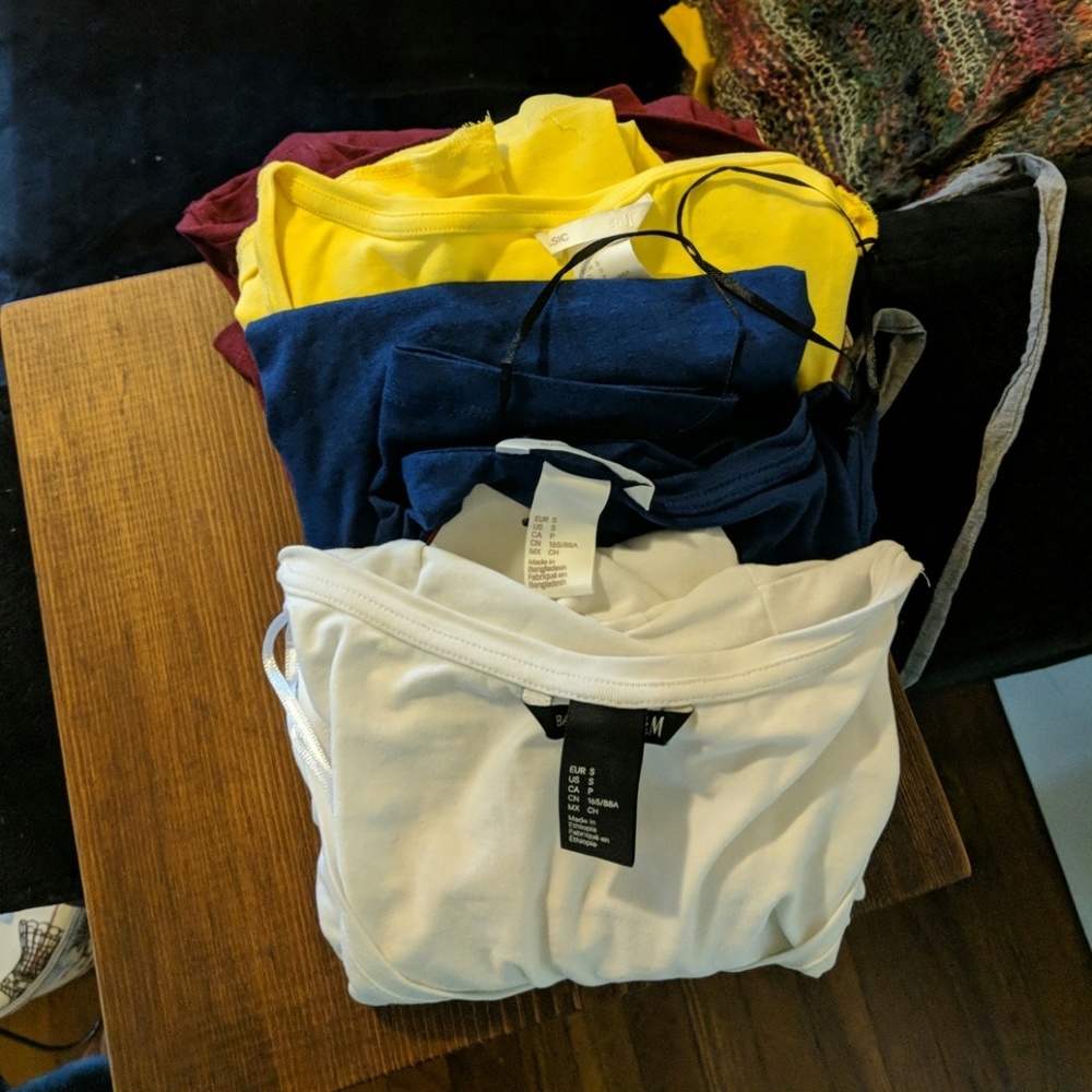 ✪ 4 H&M basic t shirts, small. Scoop neck cotton
